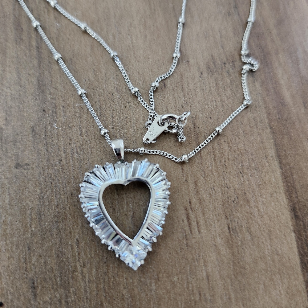 Silver jewelry necklace